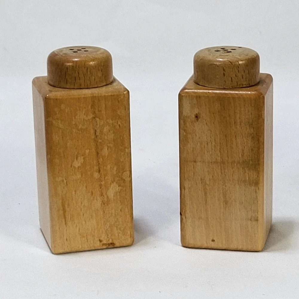 Vintage Wood Rooster Salt Pepper Shakers Hand Painted Farmhouse Kitchen Pair